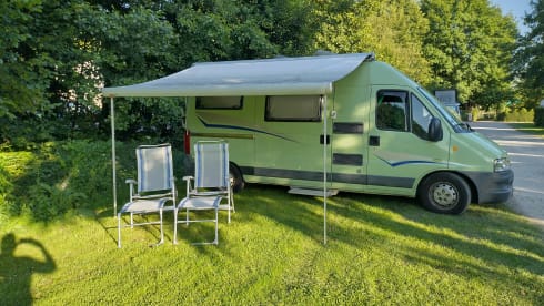 De Groene Draeck – Comfortable and powerful bus for 2 persons