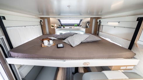 Mylo – Luxury 2-4 Berth Roller Team T-Line 590 AUTOMATIC - Fully Insured