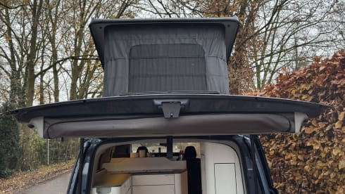 Nuggie – Fourgon aménagé Ford Nugget '25 bien conçu avec 4 couchages confortables