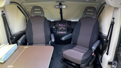 Buszz – Hymer RIo '14, 4 seater/2 bedroom. Compact, surprisingly spacious