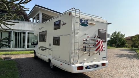JoyRider – Camper with sloping ceilings for 7 people