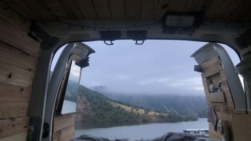 2p Nissan campervan uit 2014