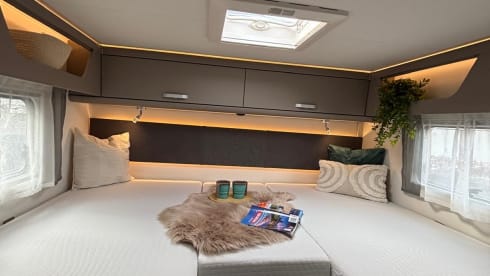 Making Memories 3 – 4persoons Ford Carado T447 half integraal uit 2025 met een Hefbed