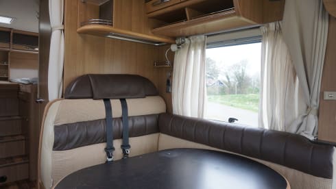 Kap – 4 person Hymer integrated with length beds!
