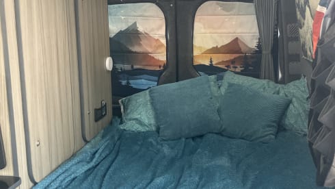 Van Diesel – Mercedes Sprinter off grid 2 berth. 
