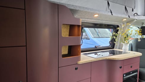 Benny – 2021 4-person Volkswagen campervan