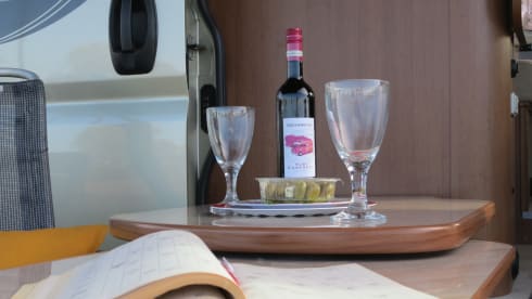 Rolmaatje – Beautiful Roller Team Livingstone bus camper (2.5p) for rent