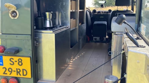 2p Land Rover Defender camper with lifting roof
