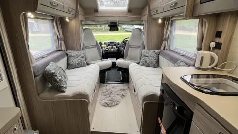 MINDY – 2022 Luxury 4 berth Elddis Magnum GT Motorhome