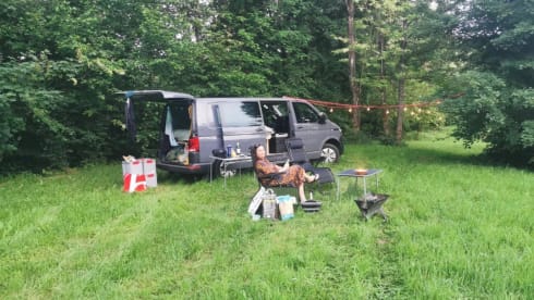 Carlos – Cool, comfy 2-person Volkswagen campervan from 2024
