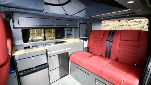 Floyd – 2025 Renault Crusader Off-Grid 4-berth Campervan
