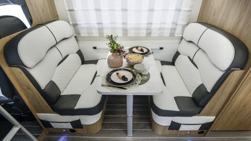 Best Social Space Motorhome, Auto Roller 746 2025