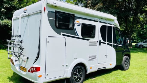 Comfort 5.9 – Carado Semi-Integral 2-4 persons Compact
