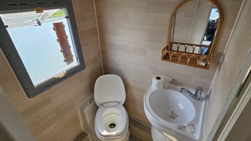 Comfortable 4-person Ford Transit Rimor Camper - Perfect for Families!