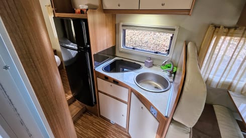 Voyager – impeccable 4p semi-integrated camper from 2017