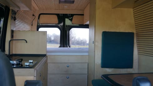 Unbound – 2p Mercedes buscamper (automaat)