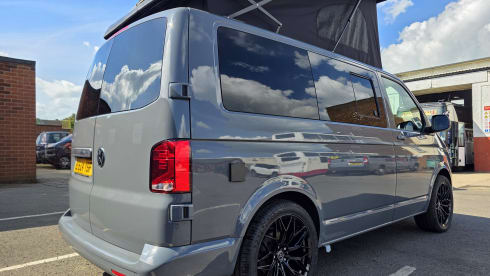 Volkswagen campervan met 4 slaapplaatsen vanaf 2024