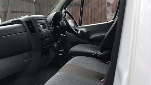 Peach – Cosy Mercedes Sprinter Campervan 