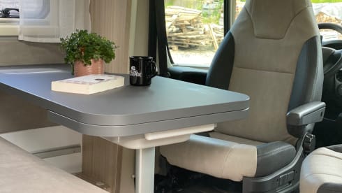 King III – King 3.0 - Brand new, luxurious 5-person alcove camper