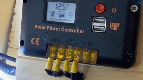 Leah – Beautifully converted wooden interior camper 