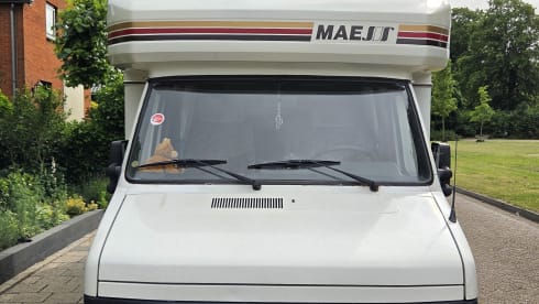 The Sassenach – Peugeot J5 Maess semi-integrated uit 1993