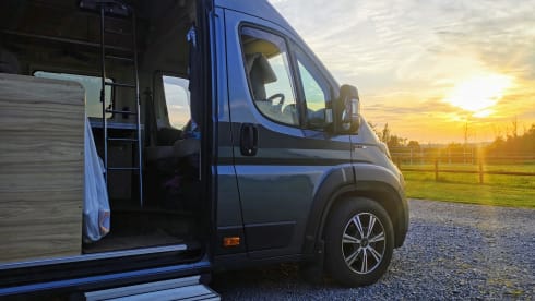 The Hunterwagen! – 4 berth Hymer Sierra Nevada Campervan 2020