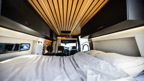 4p Mercedes-Benz bus from 2019