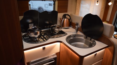 6 LMC T712 – LMC camper T712 4 persons