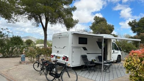 . – Luxury complete Adria semi-integrated camper