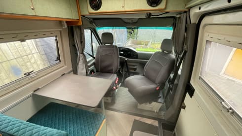 Ollie – 2p Volkswagen bus from 2004