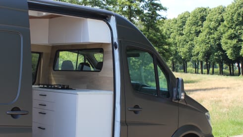 Bounty – Luxury design off grid Mercedes-Benz bus camper