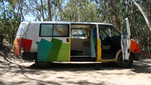 Thilo – Colorful T4 for cool road trips