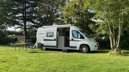 2-person Peugeot Boxer Bus Camper