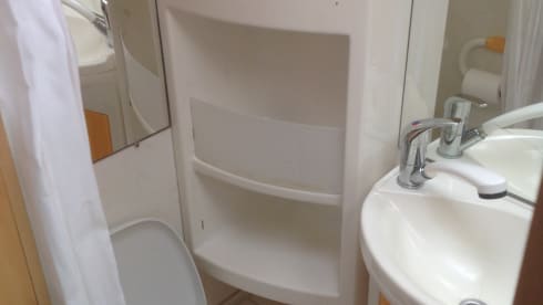 Lovely 6 person Fiat camper for rent