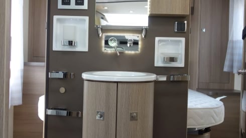 Chausson Welcome 728EB – Embark on an adventure with our Chausson Welcome 728 EB! 🚐✨