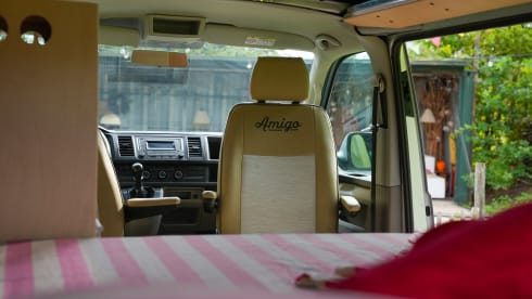 Amigo – 4p Volkswagen bus from 2016