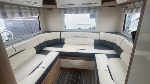 BRYONY – 6 berth Roller Team auto roller 746 