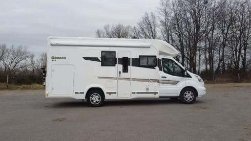 Mariette – Enjoy our luxury Benimar 442