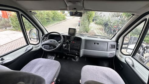 Amigo – 7p Adria Mobil alcove from 2002