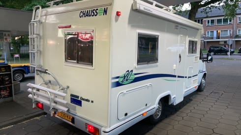 Attractive camper with fixed bed and easy to park