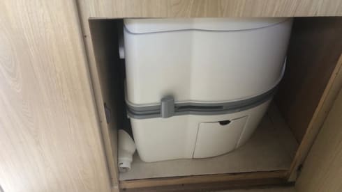 Laura – Delicious compact machine with all amenities and 2x air conditioning!
