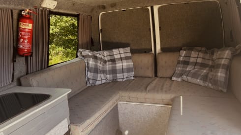 Readers (ready for anything) – 2 berth Volkswagen campervan from 2002