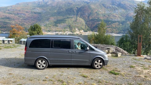 4p Mercedes-Benz campervan uit 2010