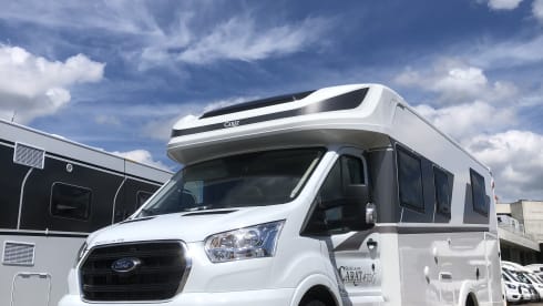 Brand new, hyper-equipped 5p semi-integrated, automatic 190 hp