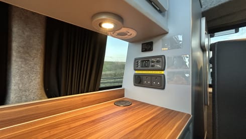 Sunny – 2021 Volkswagen T6.1 Transporter CamperKing Luxury Offgrid Camper (4 Berth)