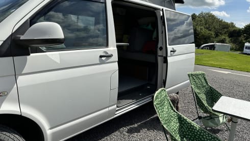 Vera – VW-Campingbus mit 4 Schlafplätzen, Baujahr 2010