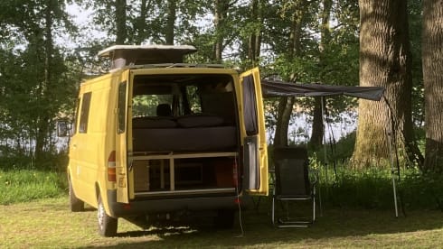 Sunshine – Kingsize bed camper van, recently installed