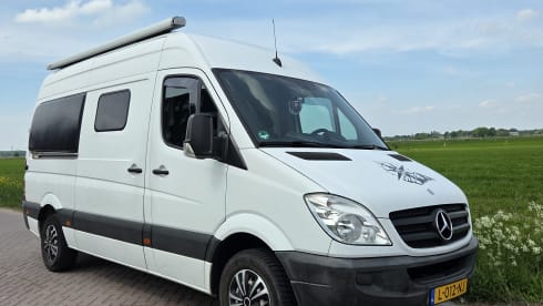 Donny – 2-seater Mercedes-Benz bus from 2013