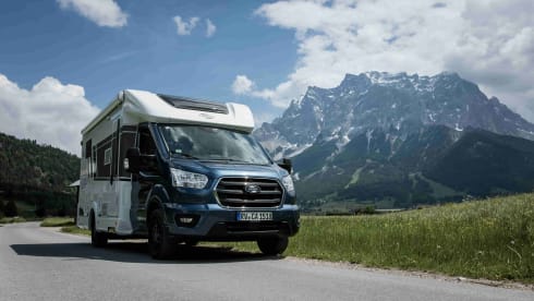 Brom – 4p Carado from 2024, semi-integrated new camper