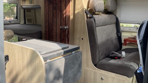 Grizzly the Gray – Self-sufficient Peugeot Boxer Camper for 2 Persons